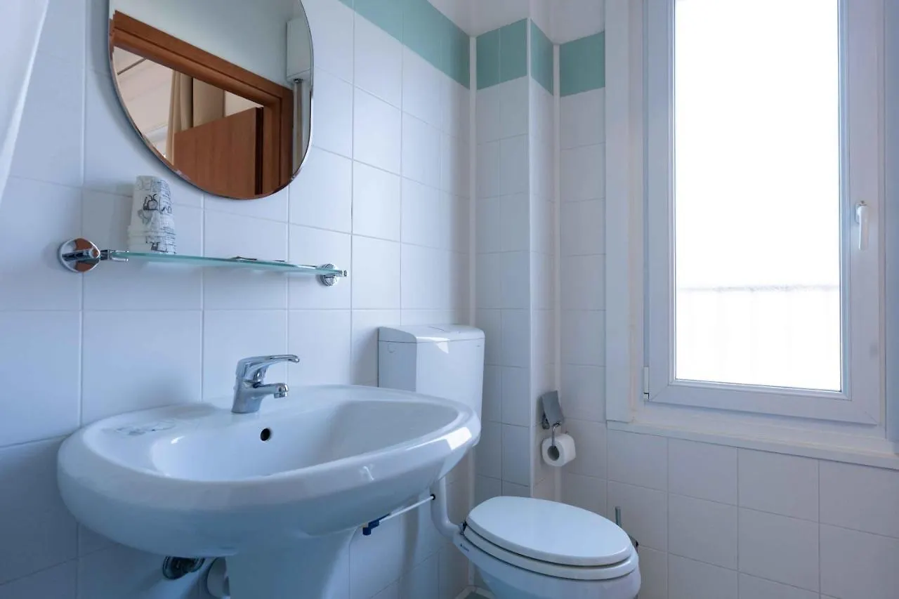 Wayco Rooms Lipomo
