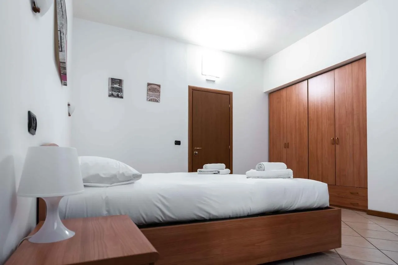 Wayco Rooms Lipomo Italy